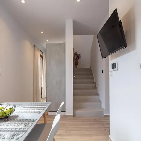 Ebenus Semesterbostad